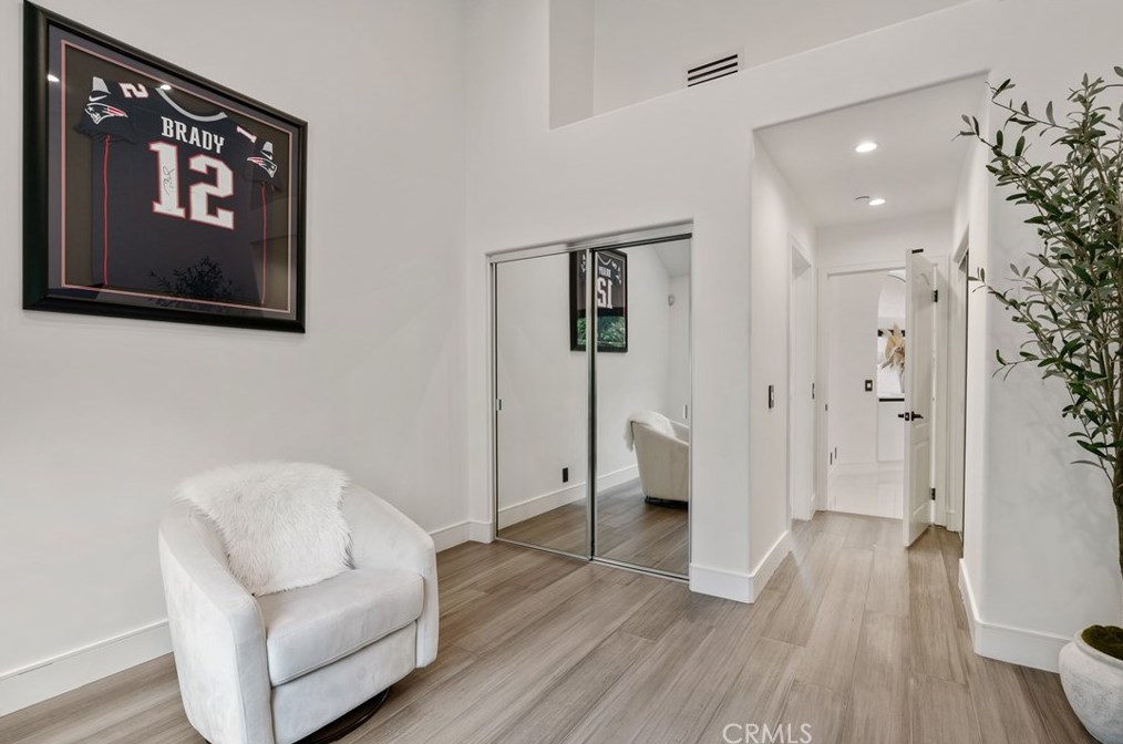 1905 Caminito De La Valle, Glendale CA 91208-3048 exterior