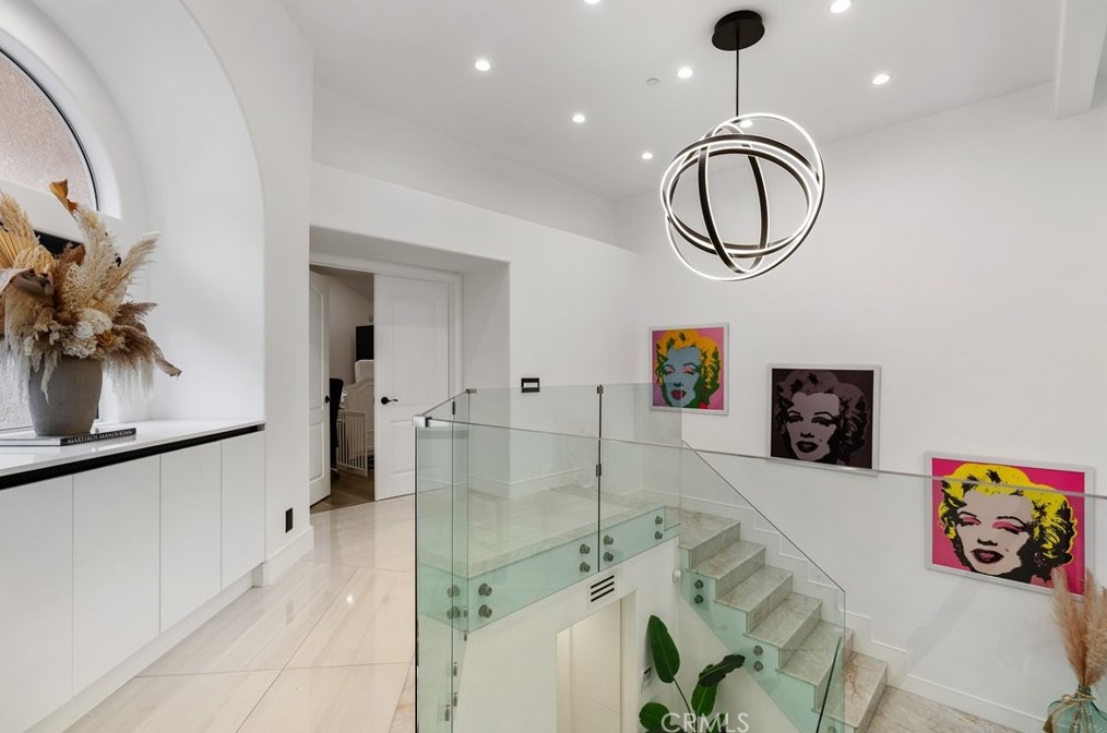 1905 Caminito De La Valle, Glendale CA 91208-3048 exterior