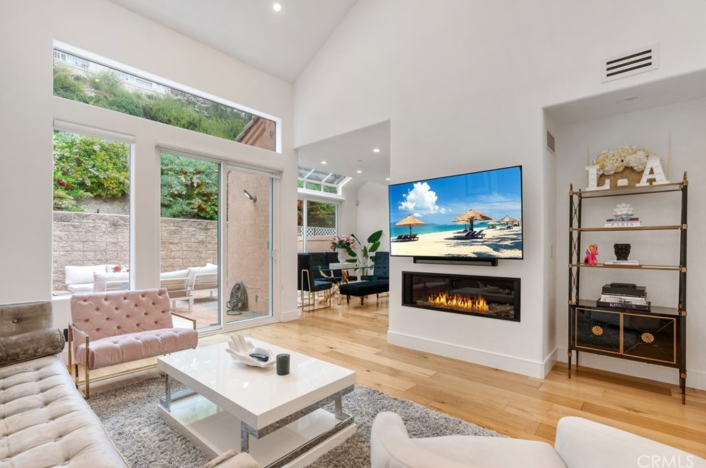 1905 Caminito De La Valle, Glendale CA 91208-3048 exterior