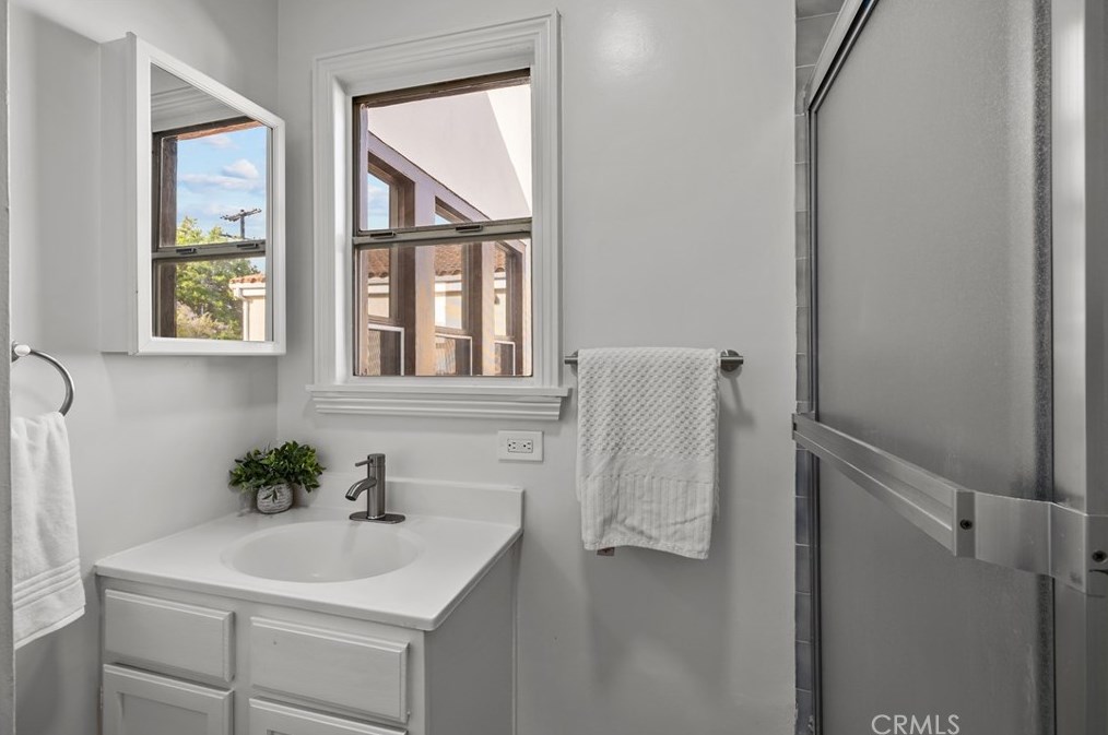 1551 Wellesley Ave, Los Angeles CA  90025-3629 exterior