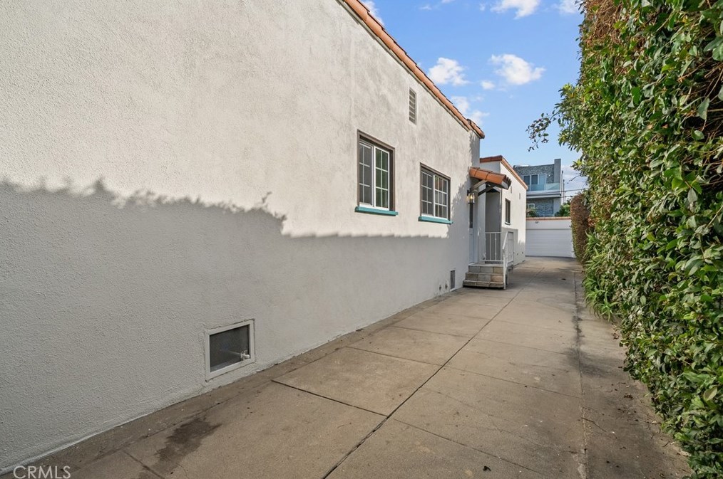 1551 Wellesley Ave, Los Angeles CA  90025-3629 exterior