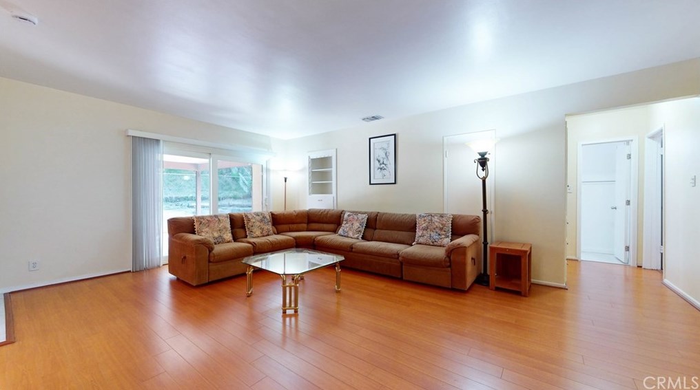 2230 Chevy Chase Dr, Glendale CA  91206-1807 exterior