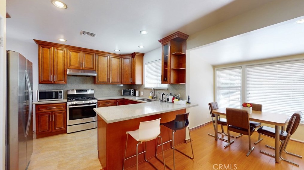 2230 Chevy Chase Dr, Glendale CA  91206-1807 exterior