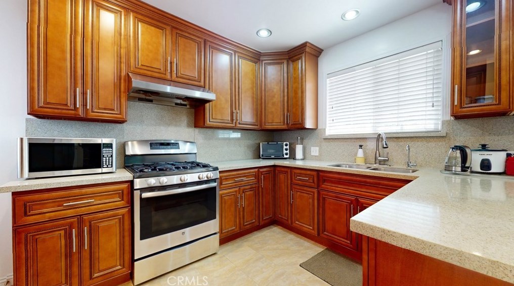 2230 Chevy Chase Dr, Glendale CA  91206-1807 exterior