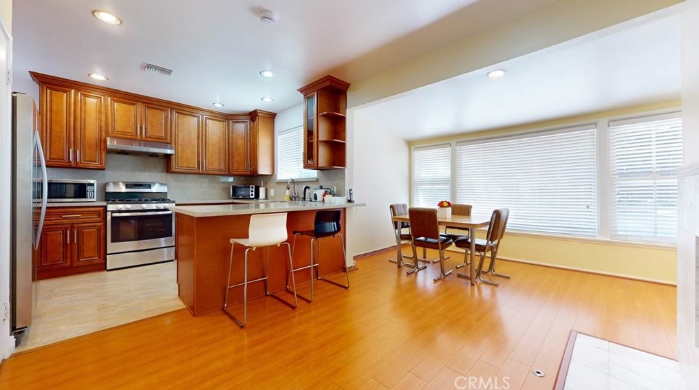 2230 Chevy Chase Dr, Glendale CA  91206-1807 exterior
