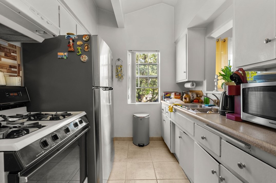 712 Doran St, Glendale CA  91203-0015 exterior