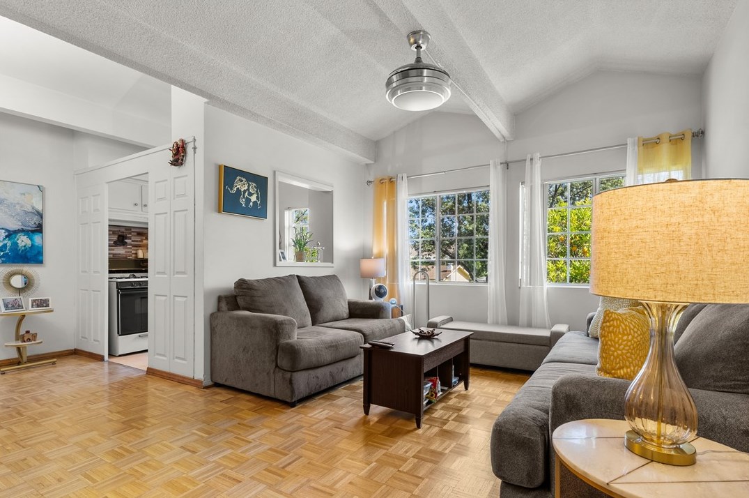 712 Doran St, Glendale CA  91203-0015 exterior