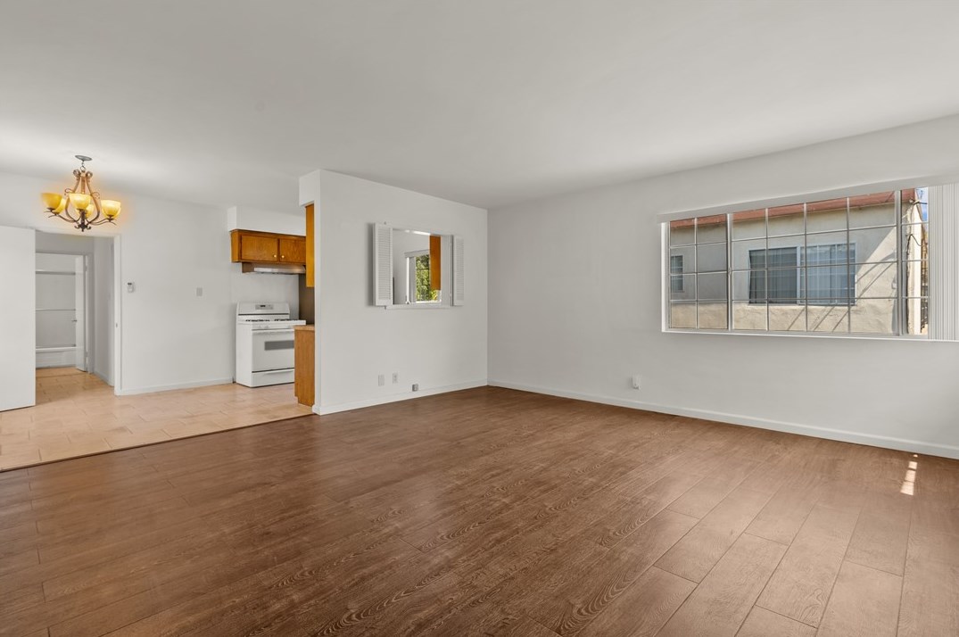 712 Doran St, Glendale CA  91203-0015 exterior