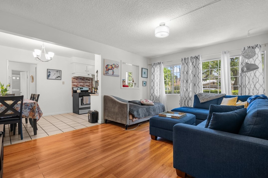 712 Doran St, Glendale CA  91203-0015 exterior