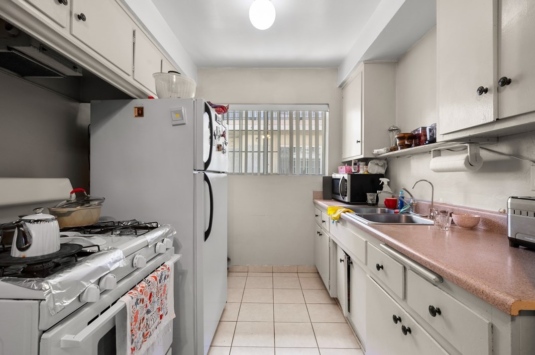 712 Doran St, Glendale CA  91203-0015 exterior