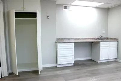 303 S Glenoaks Boulevard, Burbank, CA 91502 - Photo 9