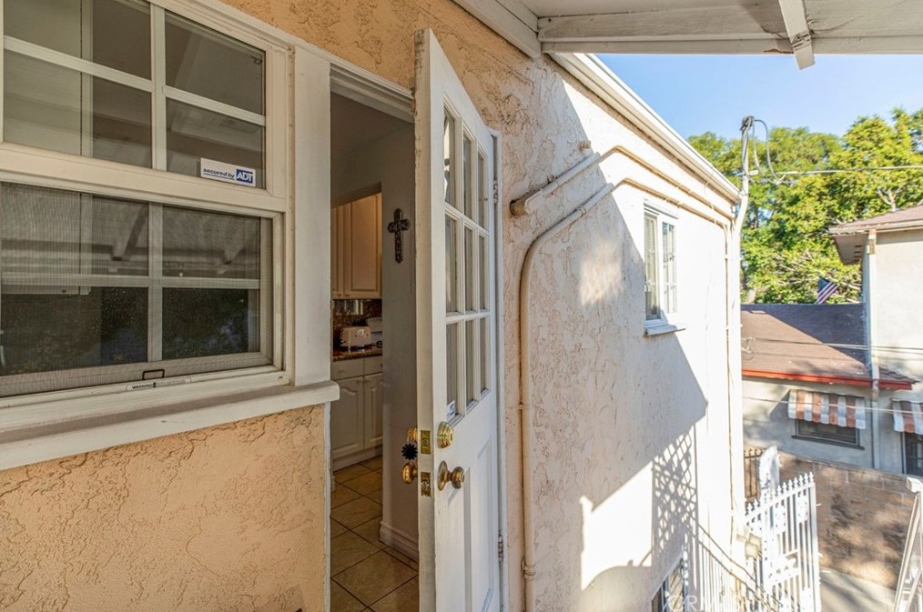 812 Doran St, Glendale CA  91203-0015 exterior