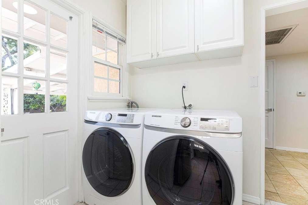 812 Doran St, Glendale CA  91203-0015 exterior