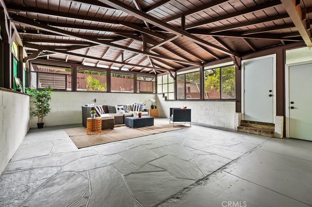 581 Palm St, Altadena CA  91001-0042 exterior