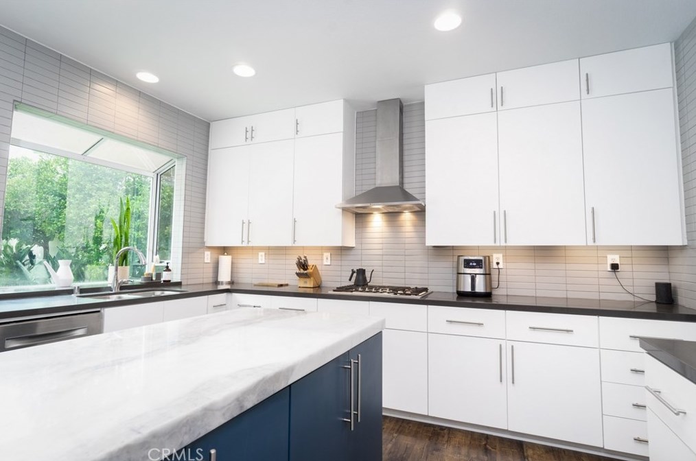 4707 Marblehead Bay Dr, Oceanside CA  92057-3408 exterior