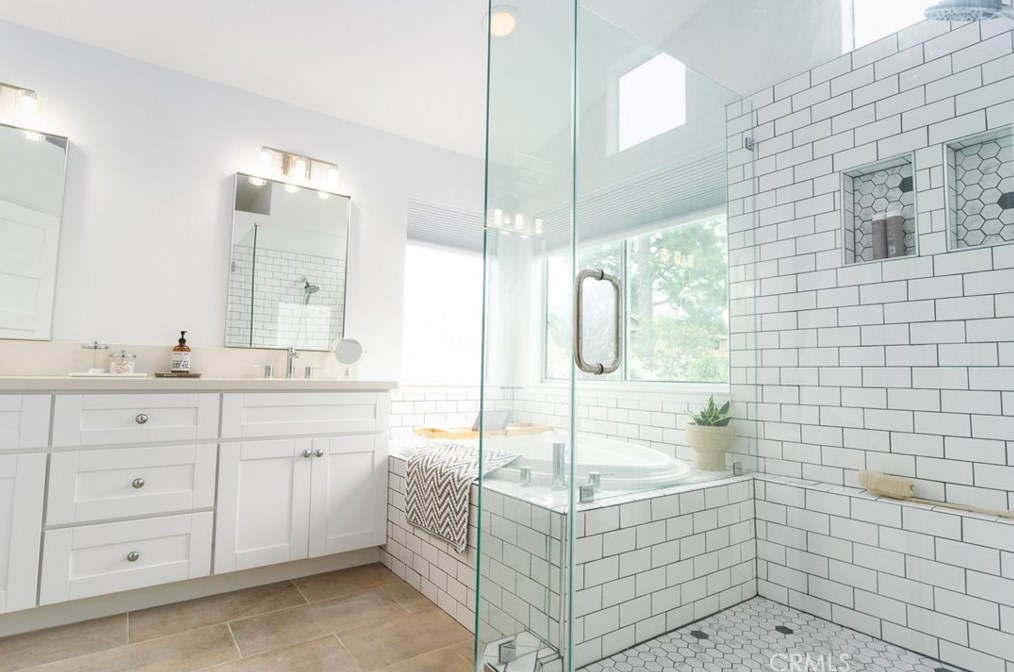 4707 Marblehead Bay Dr, Oceanside CA  92057-3408 exterior