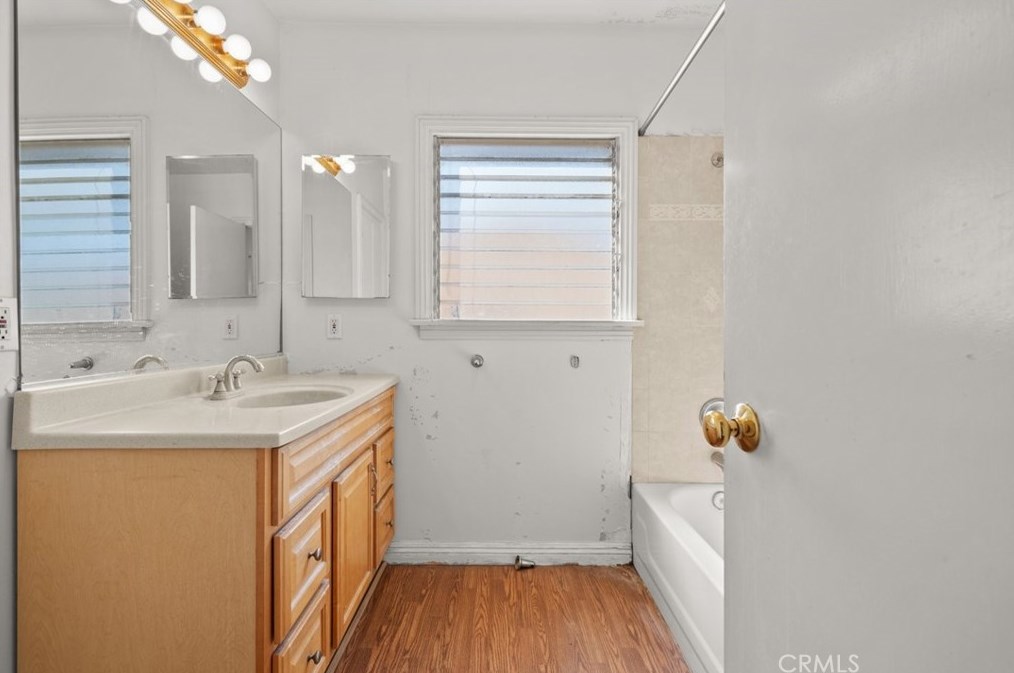 1355 Idlewood Rd, Glendale CA  91202-2042 exterior