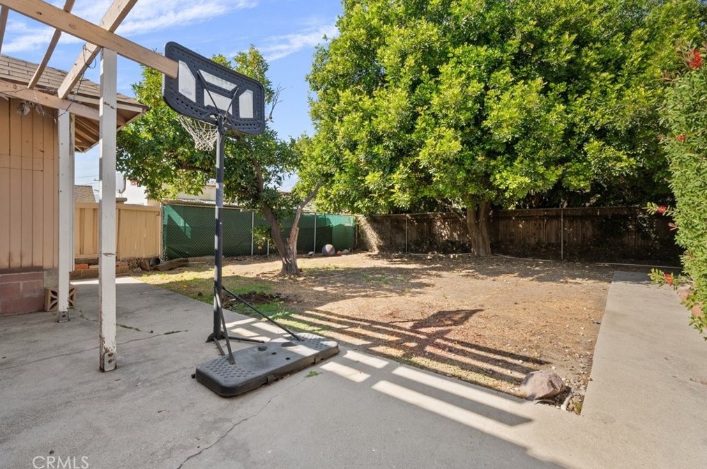 1355 Idlewood Rd, Glendale CA  91202-2042 exterior