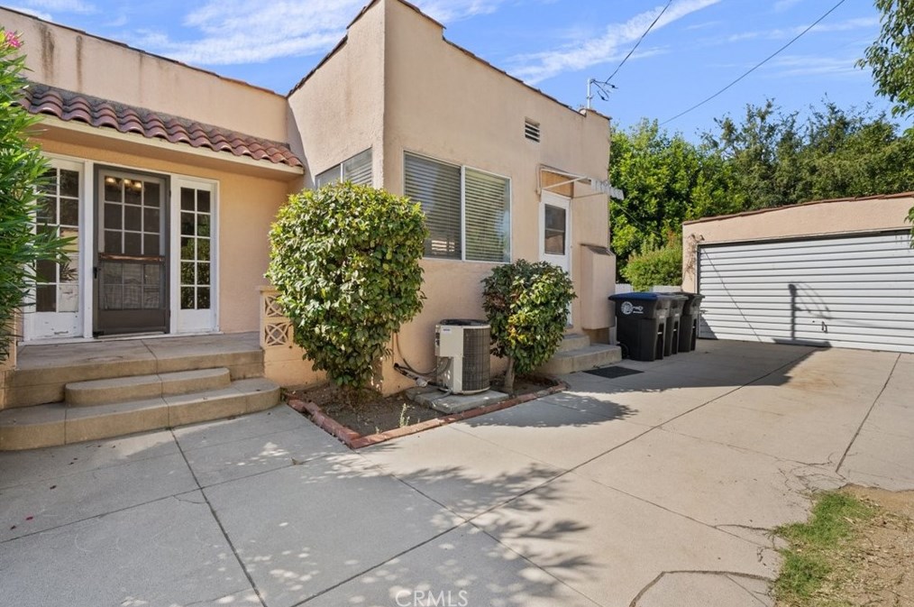 1355 Idlewood Rd, Glendale CA  91202-2042 exterior