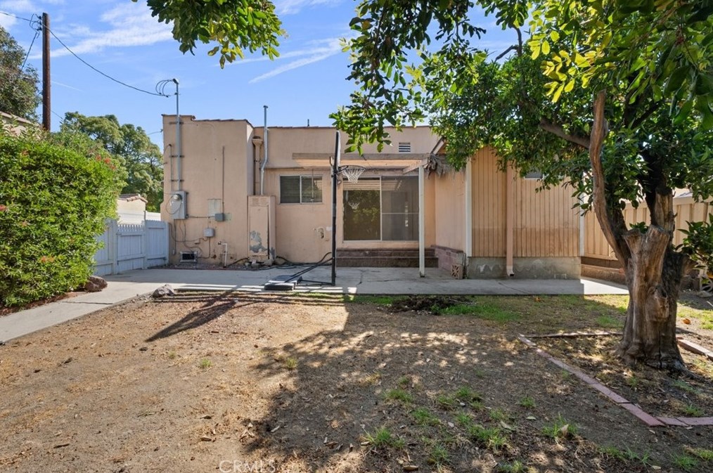 1355 Idlewood Rd, Glendale CA  91202-2042 exterior