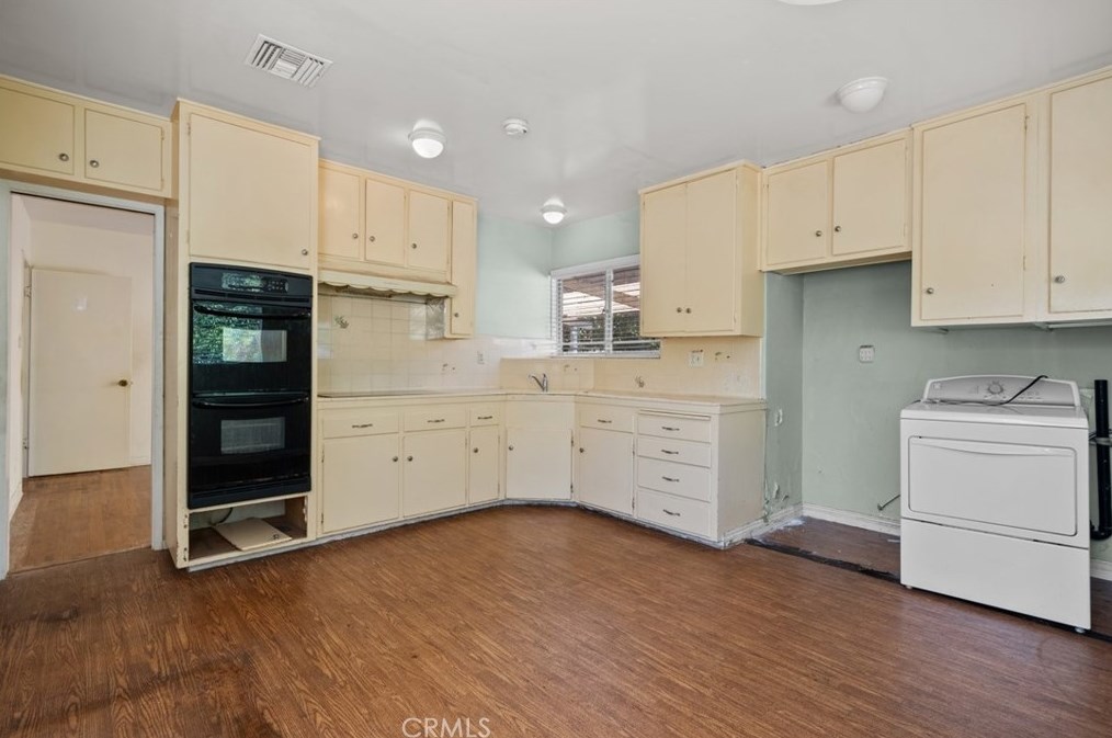 1355 Idlewood Rd, Glendale CA  91202-2042 exterior