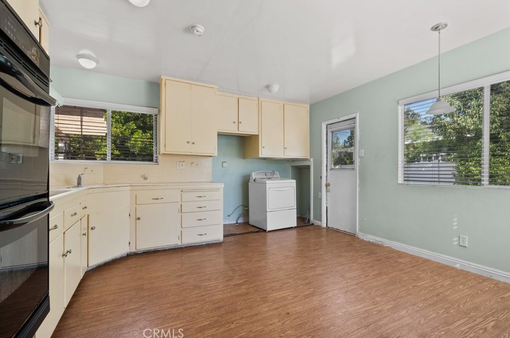 1355 Idlewood Rd, Glendale CA  91202-2042 exterior