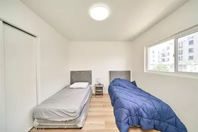 1103 S Hobart Boulevard, Los Angeles, CA 90006 - Photo 39