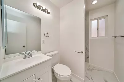 1103 S Hobart Boulevard, Los Angeles, CA 90006 - Photo 11