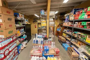 285 W 9th St, San Pedro, CA 90731 - Photo 9