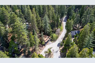 26131 Lake Forest Drive, Twin Peaks, CA 92391 - Photo 17