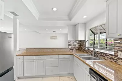 14715 Saticoy Street #13, Van Nuys, CA 91405 - Photo 15