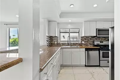 14715 Saticoy Street #13, Van Nuys, CA 91405 - Photo 11