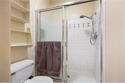 9555 Via Venezia, Burbank, CA 91504 - Photo 21