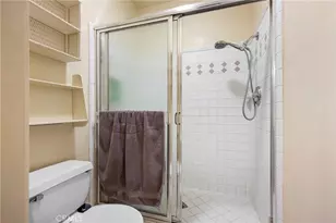 9555 Via Venezia, Burbank, CA 91504 - Photo 21