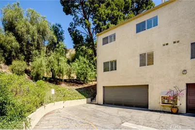 9555 Via Venezia, Burbank, CA 91504 - Photo 33