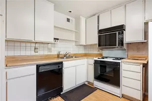 9555 Via Venezia, Burbank, CA 91504 - Photo 11