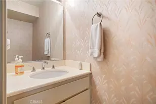 9555 Via Venezia, Burbank, CA 91504 - Photo 13