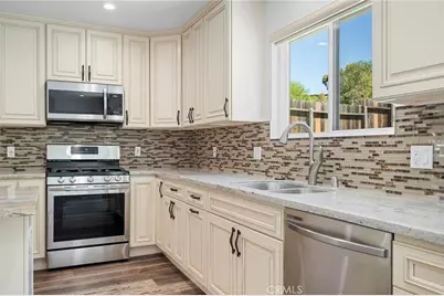 8600 Bluffdale Drive, Los Angeles, CA 91352 - Photo 13