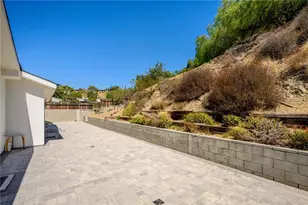 8600 Bluffdale Dr, Los Angeles, CA 91352 - Photo 51