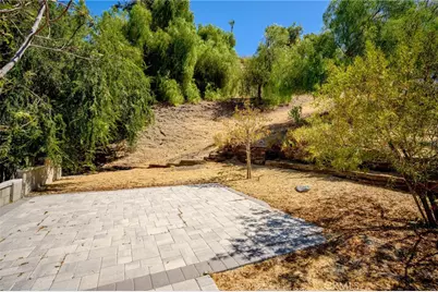 8600 Bluffdale Drive, Los Angeles, CA 91352 - Photo 31