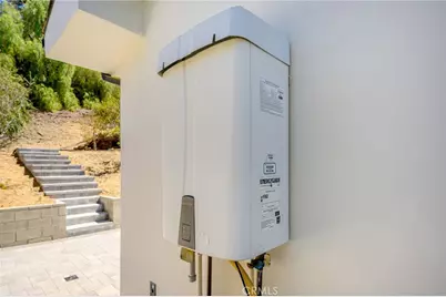 8600 Bluffdale Drive, Los Angeles, CA 91352 - Photo 33