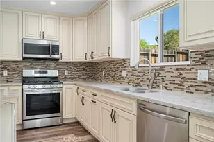 8600 Bluffdale Dr, Los Angeles, CA 91352 - Photo 13