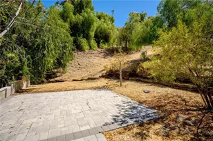 8600 Bluffdale Dr, Los Angeles, CA 91352 - Photo 31