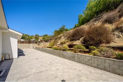 8600 Bluffdale Drive, Los Angeles, CA 91352 - Photo 51