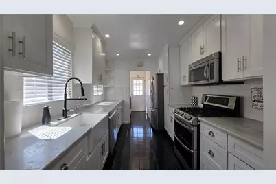 6637 Capps Avenue, Reseda, CA 91335 - Photo 9