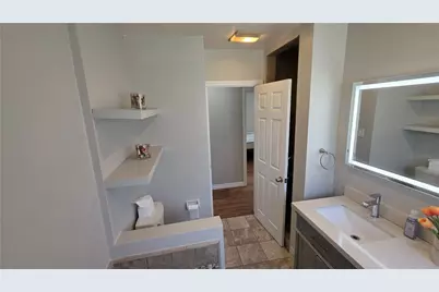 6637 Capps Avenue, Reseda, CA 91335 - Photo 13