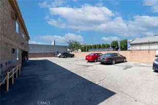 11341 Victory Blvd, North Hollywood, CA 91606 - Photo 13