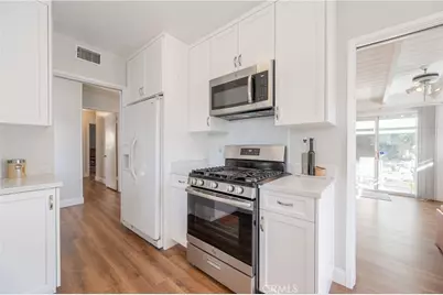 15815 Bassett Street, Lake Balboa, CA 91406 - Photo 3