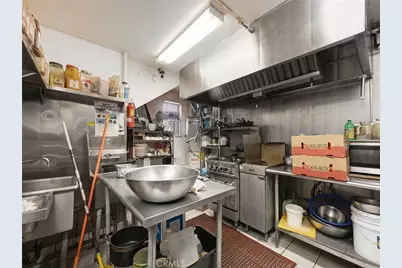 138 N San Fernando Boulevard, Burbank, CA 91502 - Photo 15