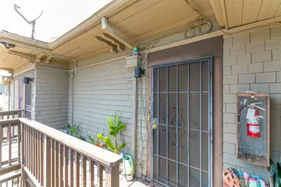 325 S Los Robles Avenue, Pasadena, CA 91101 - Photo 23